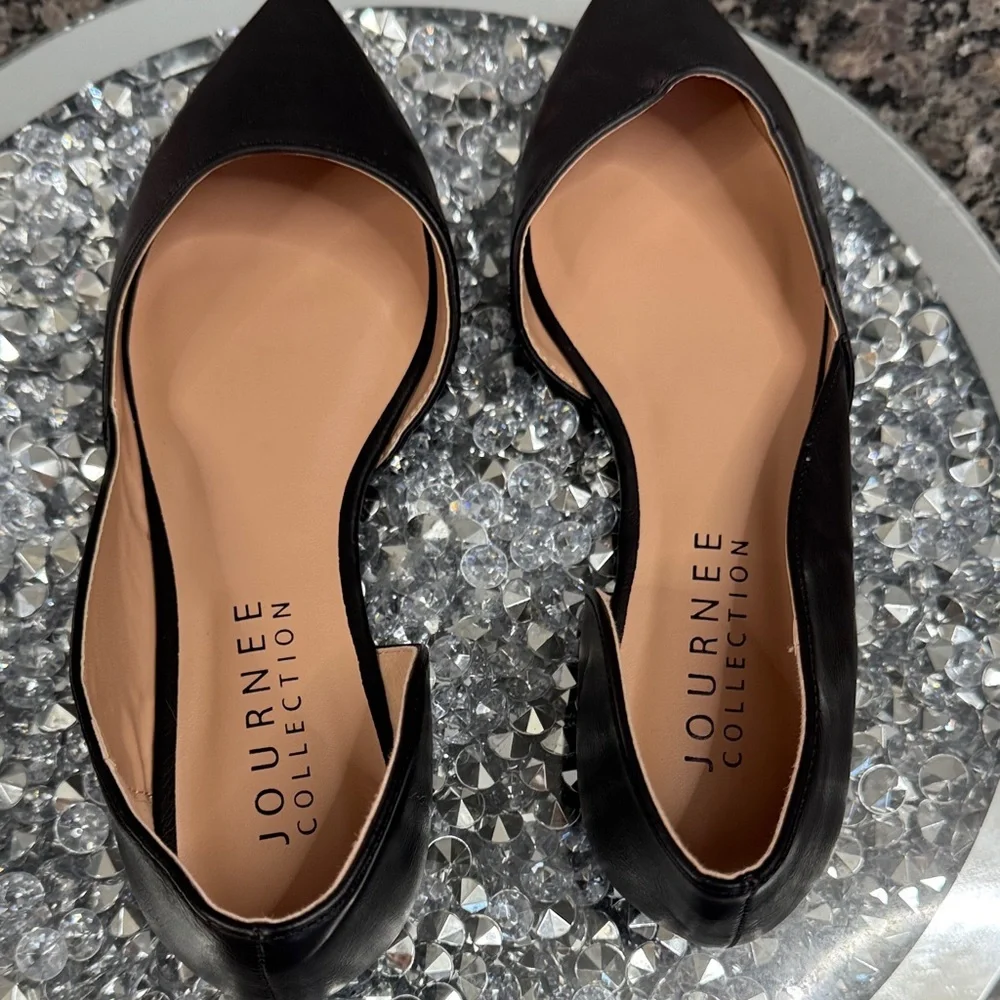 Journee Collection Women's Black Pointed Flats NEW 6W